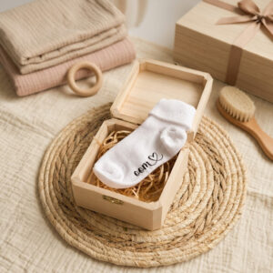 Aankondigingskistje met babysokjes - oom