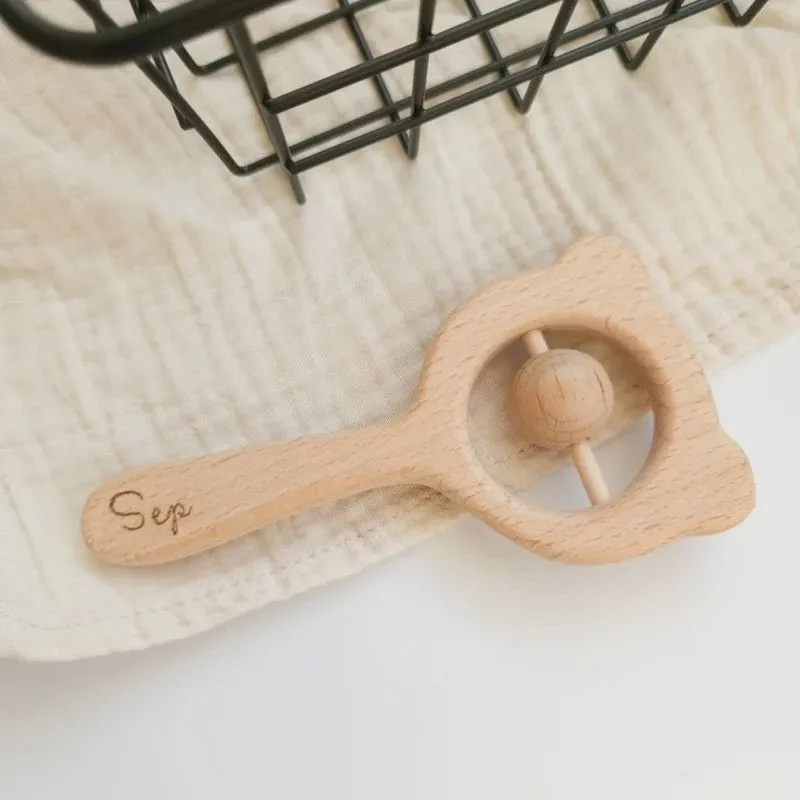 Houten rammelaar met naam | beer