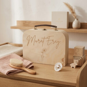 Houten koffer | naam en geboortebloem